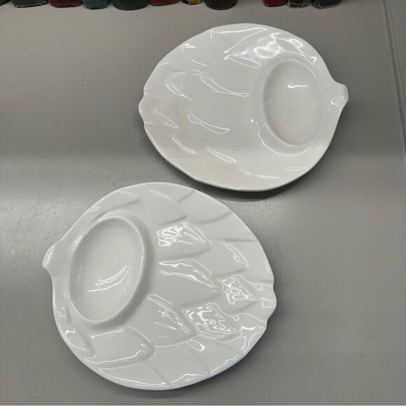 Vintage White Ceramic artichoke Plates - Picture 2 of 8